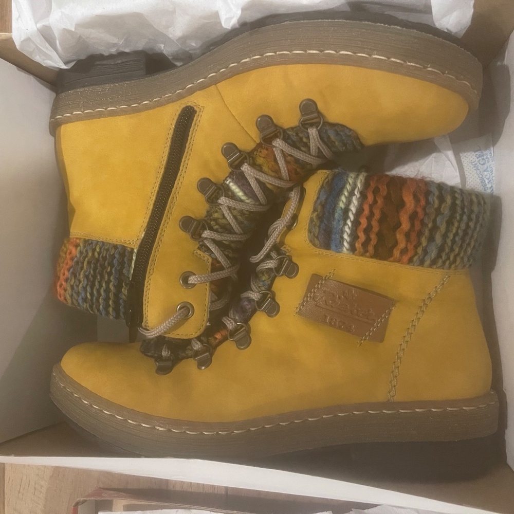 Boots - Picture 4 of 5